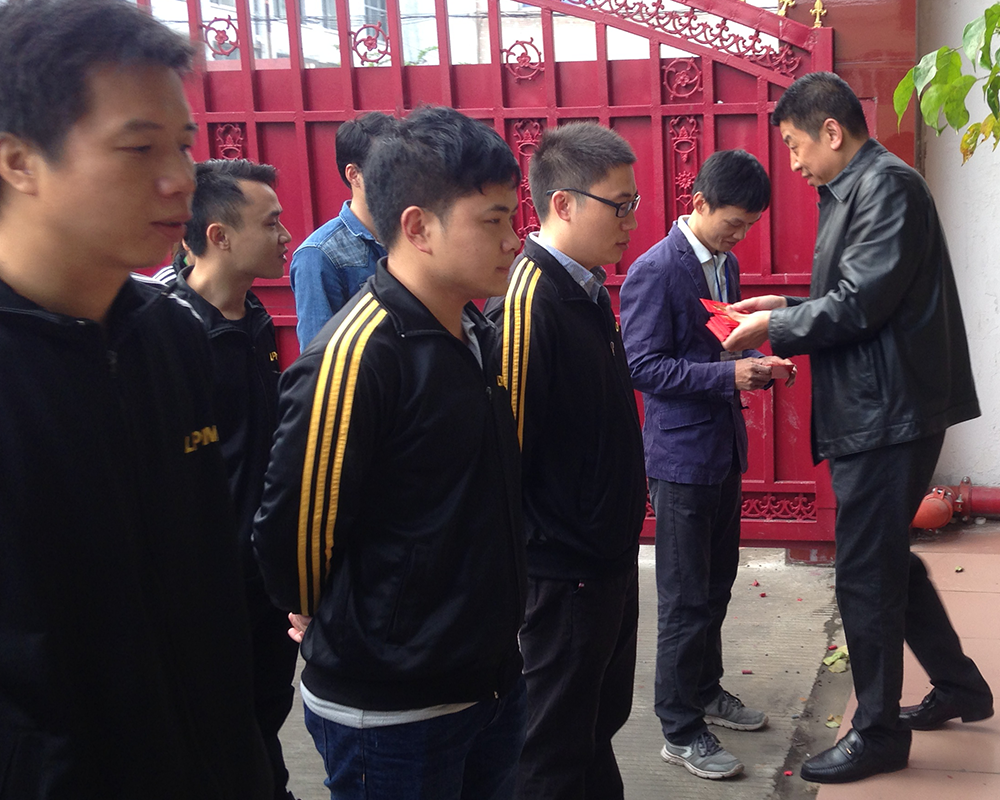 派瑞（ruì）林真空氣相鍍膜|低（dī）壓（yā）注塑|低壓注膠